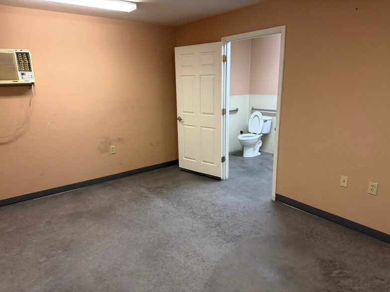 More Photos Of 1747 E 23rd St, Tucson Warehouse For Sale