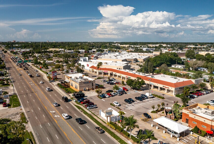 More Photos Of 4429 14th St W, Bradenton General Retail For Lease