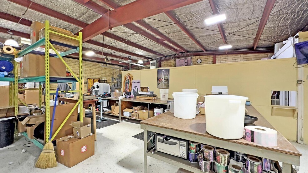 More Photos Of 115 Engel St, Houston Flex For Sale