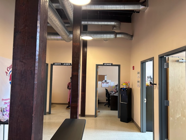 More Photos Of 306 Race St, Holyoke Medical For Lease