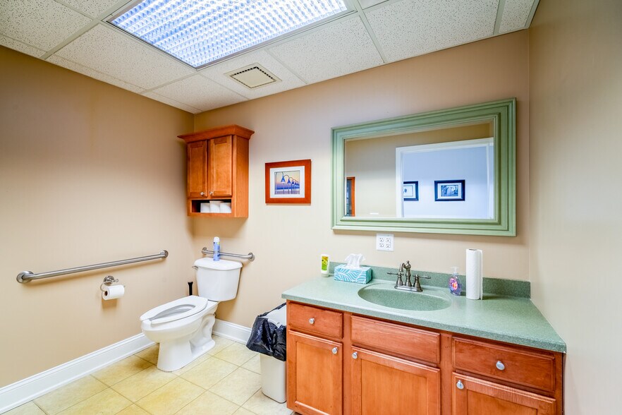 More Photos Of 4615-4621 S Wayne Rd, Wayne Storefront For Sale