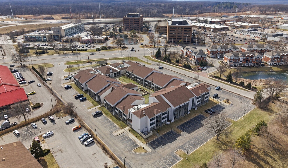 More Photos Of 100 West Algonquin Rd, Arlington Heights Hotel For Sale