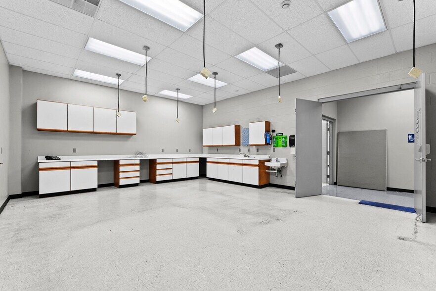 More Photos Of 7200 US-150, Greenville Office For Sale