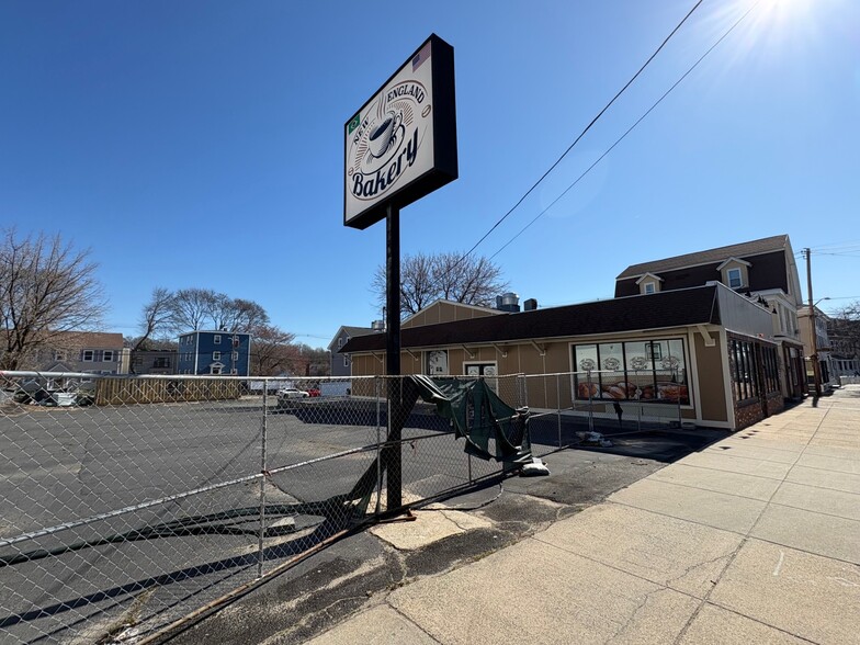 More Photos Of 100-102 Boston St, Salem Restaurant For Lease