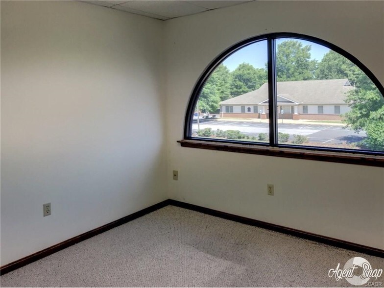 More Photos Of 838 Walker Sq, Dover Office For Sale
