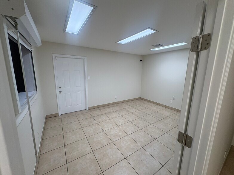 More Photos Of 10450 Cossey Rd, Houston Industrial For Sale