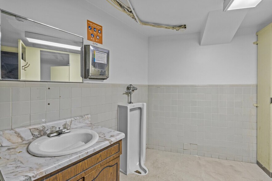 More Photos Of 89 Main St, Little Falls Bank For Lease