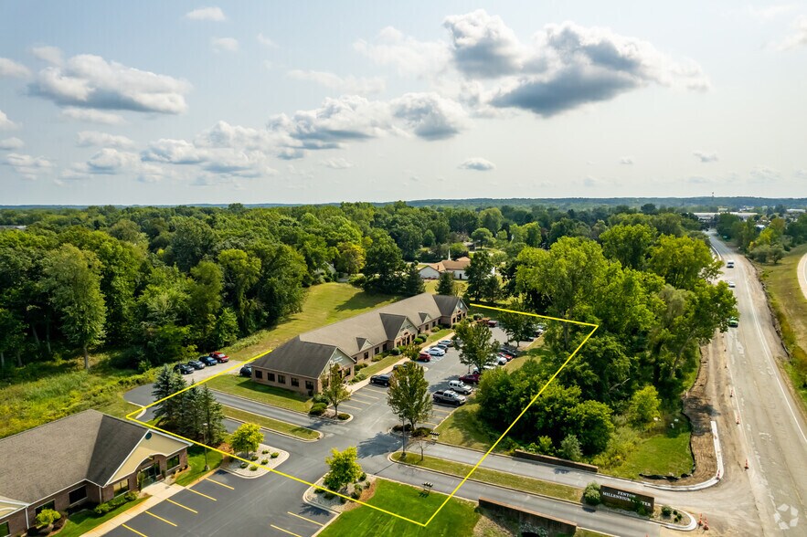 More Photos Of 1100 Torrey Rd, Fenton Medical For Lease