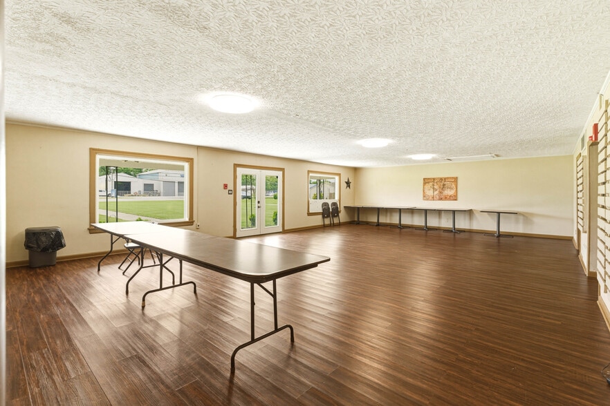 More Photos Of 13908 Dixie Hwy, Louisville Religious Facility For Sale