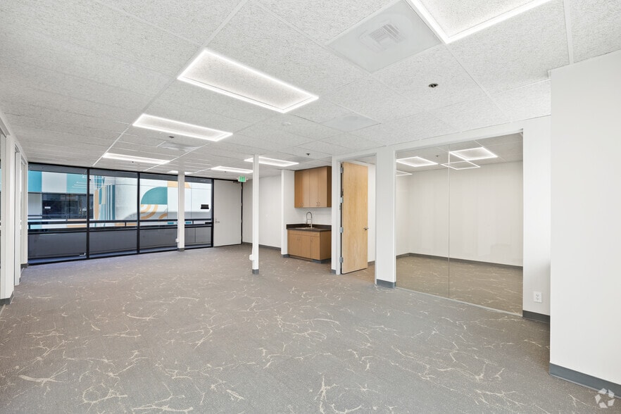 More Photos Of 5973 Avenida Encinas, Carlsbad Office For Lease