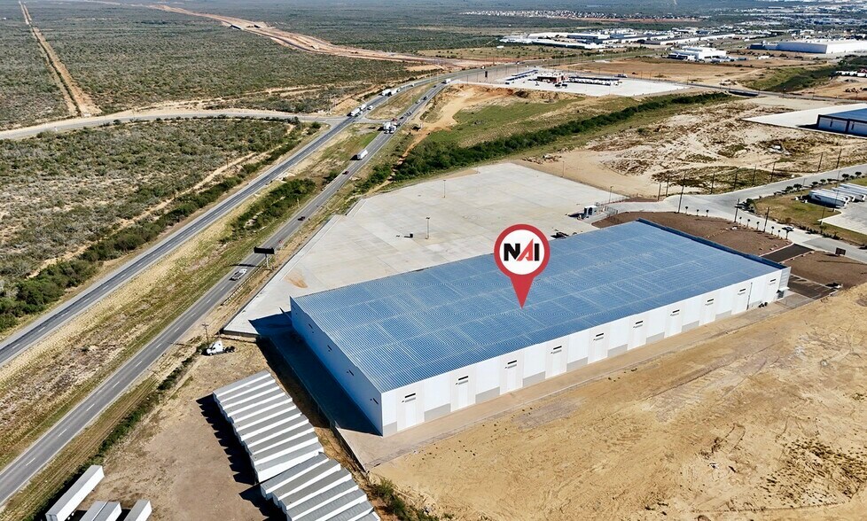 More Photos Of 19926 Kraus Lp, Laredo Distribution For Lease