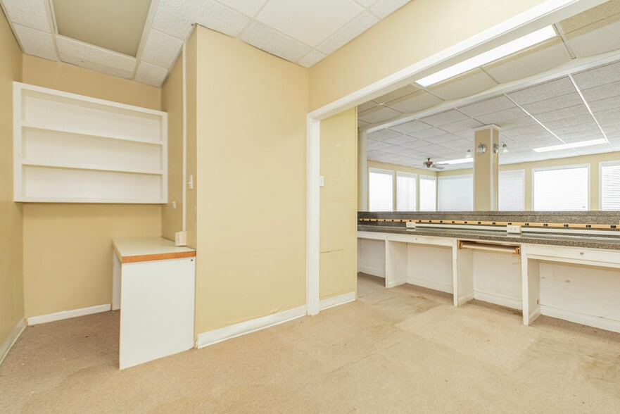 More Photos Of 1306 13th St, Bridgeport Office For Sale