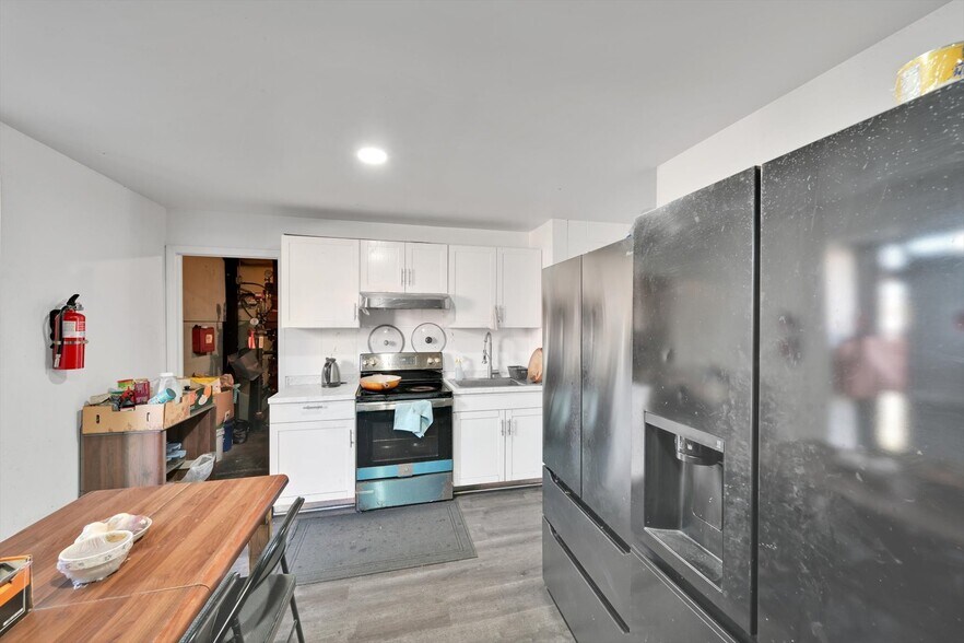 More Photos Of 280 Grand St, Hamburg Warehouse For Sale