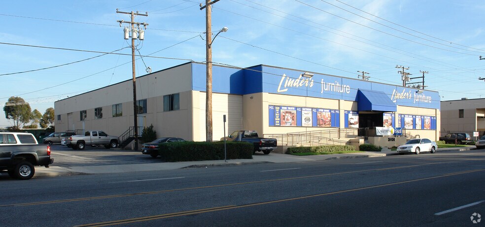 More Photos Of 20130 Hamilton Ave, Torrance Warehouse For Lease