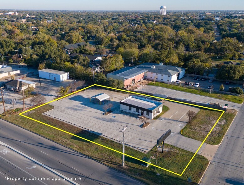 More Photos Of 1811 S Texas Ave, Bryan Freestanding For Sale