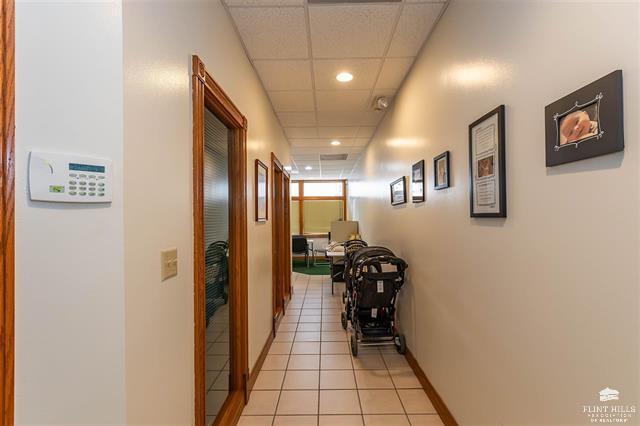 More Photos Of 823 N Washington St, Junction City Office For Sale