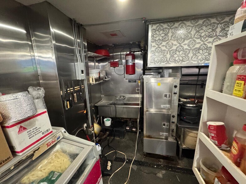 More Photos Of 903 Columbus Ave, New York General Retail For Lease