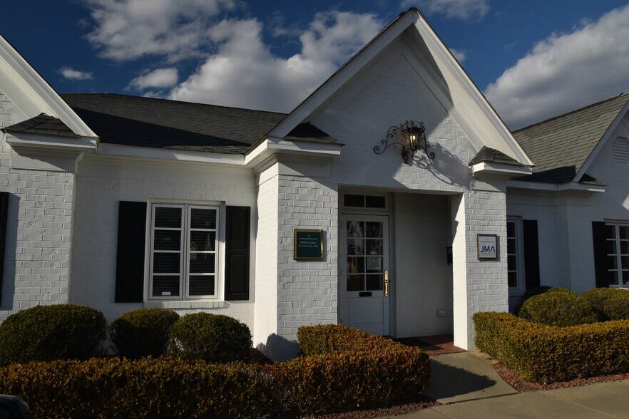 More Photos Of 2719 Graves Dr, Goldsboro Office For Lease