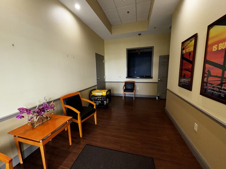 More Photos Of 12290 Crystal Commerce Loop, Fort Myers Flex For Lease