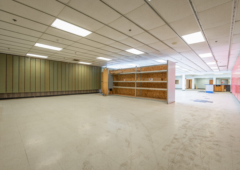 More Photos Of 1650 S Galena Ave, Freeport Industrial For Sale