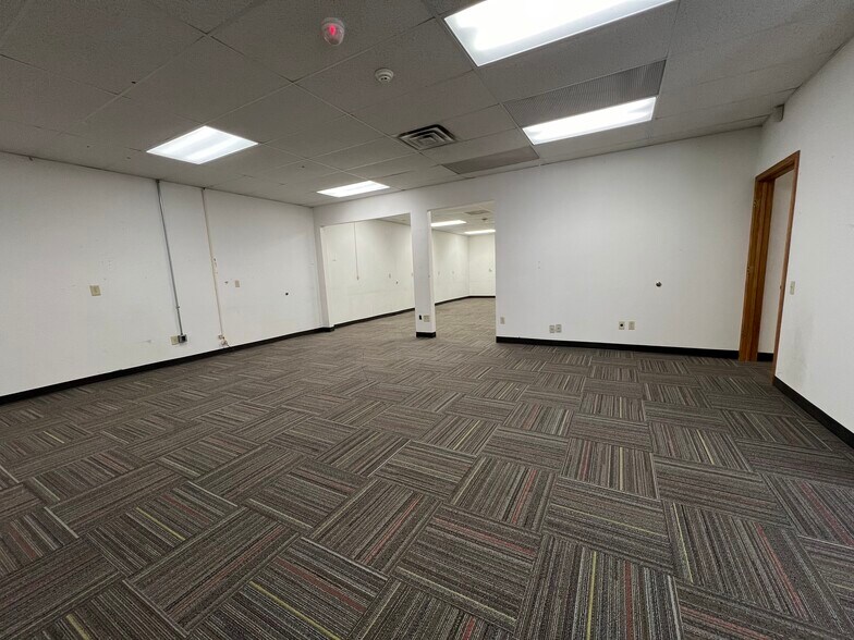 More Photos Of 2305 W Altorfer Rd, Peoria Light Manufacturing For Lease