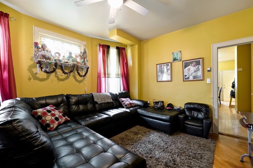 More Photos Of 15 Innis St, Staten Island General Retail For Sale