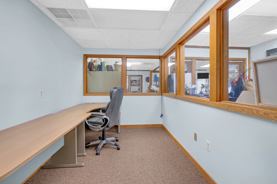 More Photos Of 27 Beach Rd, Monmouth Beach Medical For Lease