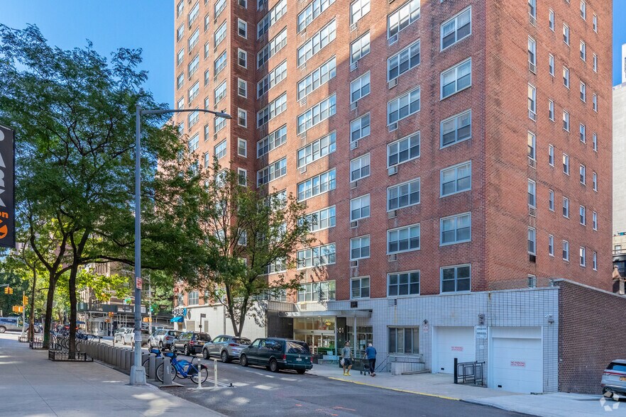 More Photos Of 233 3rd Ave, New York Apartments For Lease