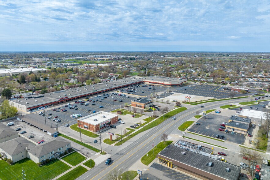 More Photos Of 31001-31145 Harper Ave, Saint Clair Shores Storefront For Lease