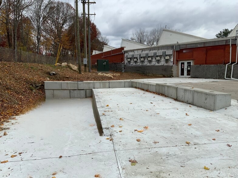More Photos Of 129 Brookside Ave, West Warwick Manufacturing For Lease