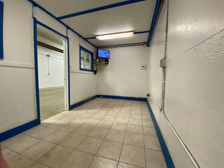 More Photos Of 12211-12219 66 St NW, Edmonton Light Manufacturing For Sale