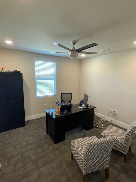 More Photos Of 296-300 Carmel Creekside Dr, Hutto Office Residential For Lease