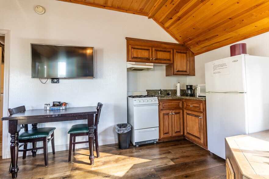 More Photos Of 39756 Big Bear Blvd, Big Bear Lake Hotel For Sale