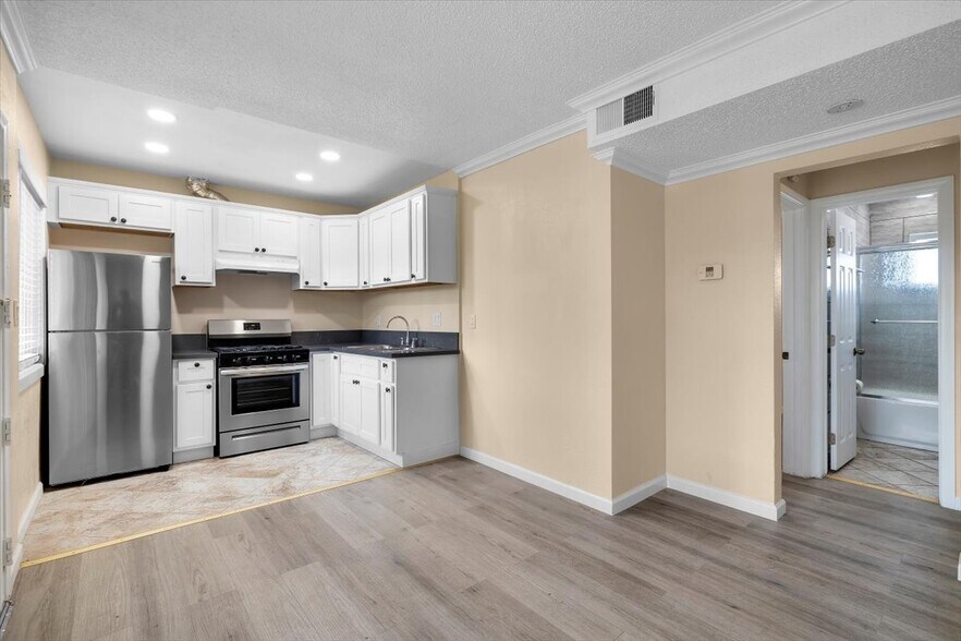 More Photos Of 10720 Burin Ave, Lennox Apartments For Sale