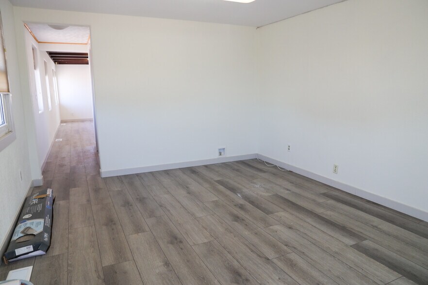 More Photos Of 2302 W Lincolnway, Cheyenne Light Manufacturing For Lease