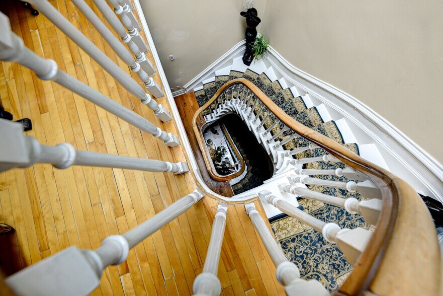 More Photos Of 1041-1043 Rue Berri, Montréal Storefront Retail Residential For Sale