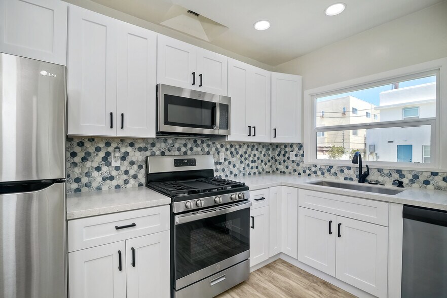 More Photos Of 4685 Hamilton St, San Diego Apartments For Sale