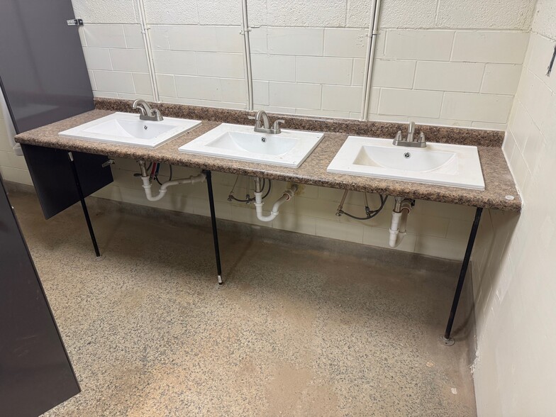 More Photos Of 131 N Hedges St, Dayton Warehouse For Sale