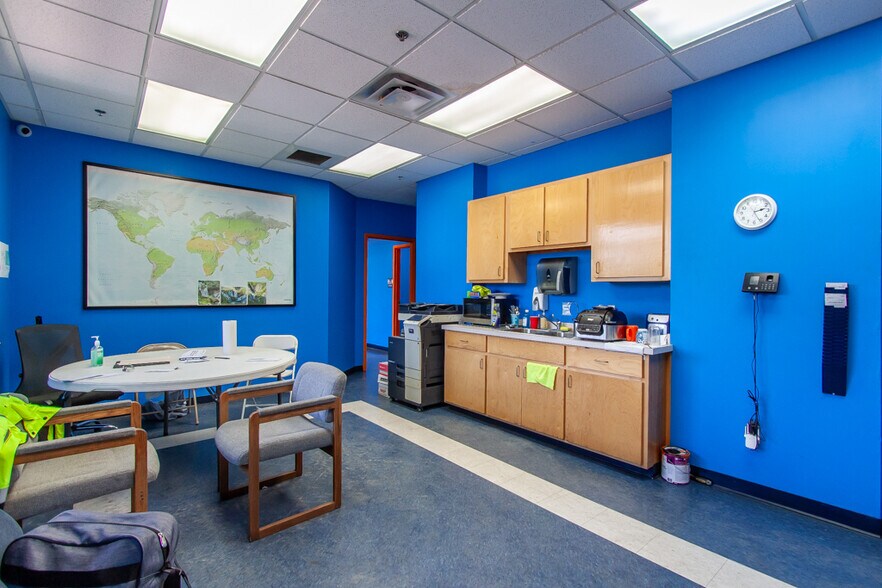 More Photos Of 1132 W Veterans Blvd, Auburn Manufacturing For Sale