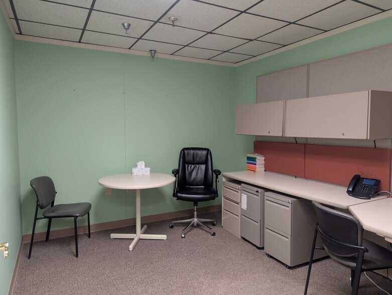 More Photos Of 566 N Cedar St, Mason Self Storage For Lease