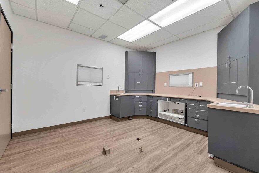More Photos Of 1755 Erringer St, Simi Valley Medical For Lease