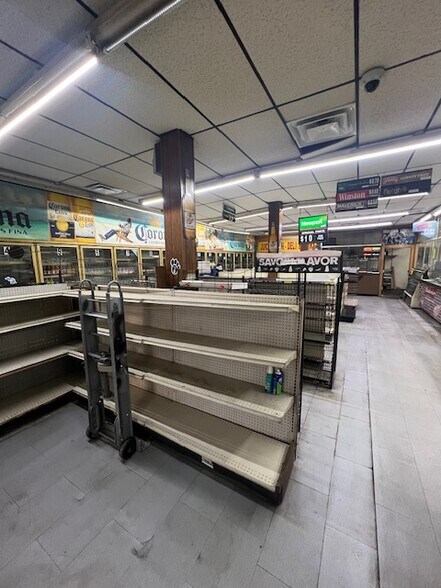 More Photos Of 13900 Meyers Rd, Detroit General Retail For Sale