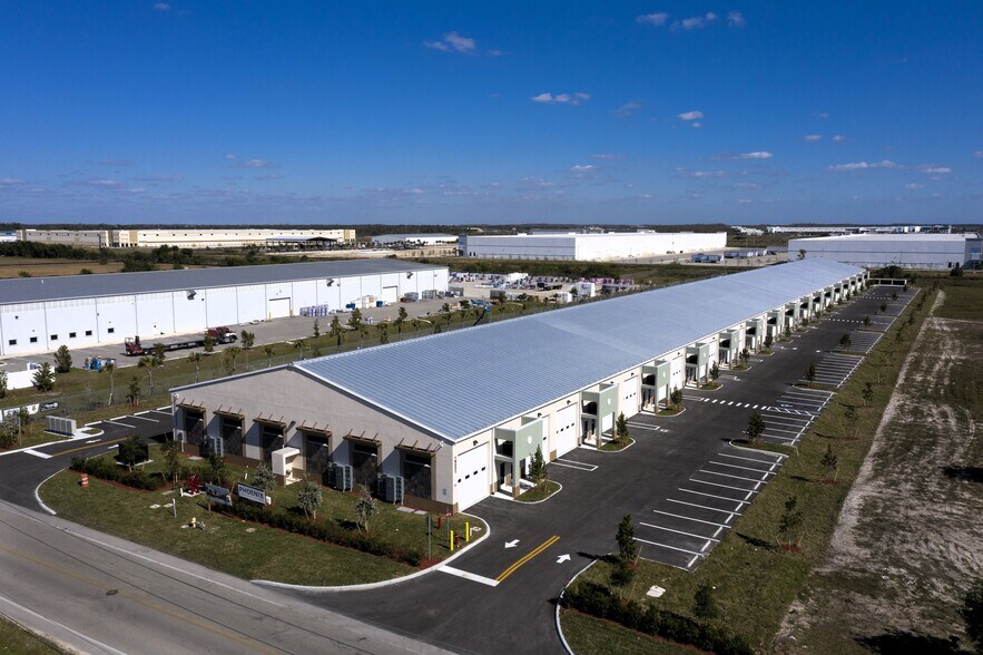 More Photos Of 16221 Lee Rd, Fort Myers Flex For Lease