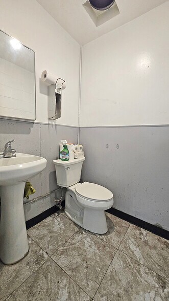 More Photos Of 21135 Mission Blvd, Hayward Auto Repair For Sale