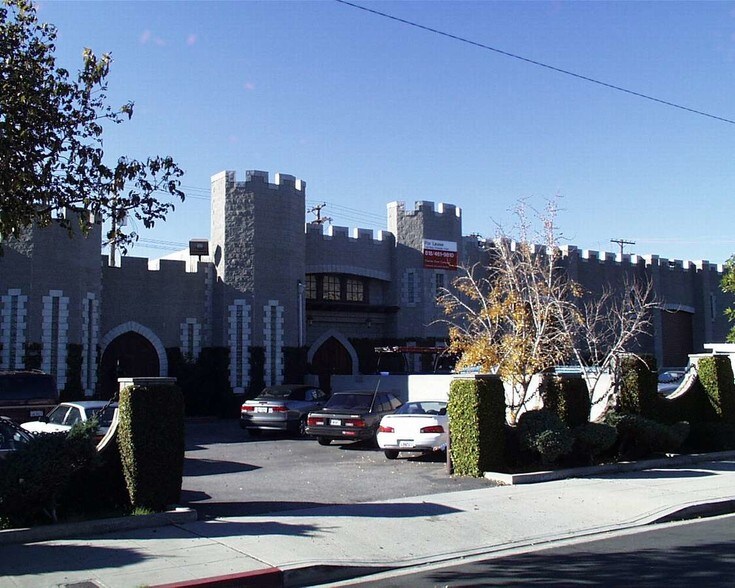 More Photos Of 3083 N Lima St, Burbank Flex For Sale