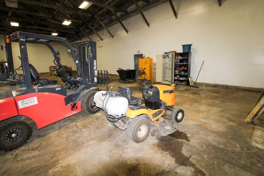 More Photos Of 7350 IL-111, South Roxana Specialty For Sale