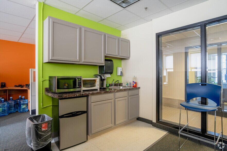 More Photos Of 289-309 Bridge St, Springfield Medical For Lease