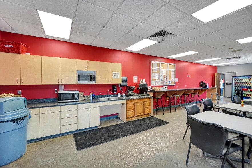 More Photos Of 7104 W County Road 116, Midland Warehouse For Lease