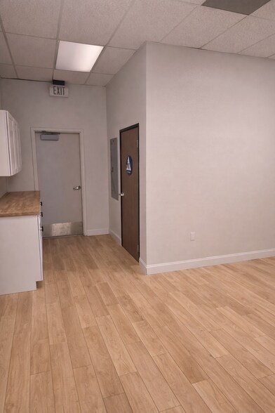 More Photos Of 537-551 W Tefft St, Nipomo Storefront For Lease