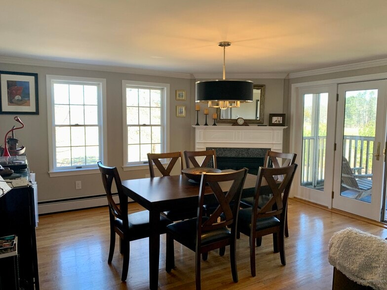 More Photos Of 15 Locke St, Kennebunkport Hospitality For Sale